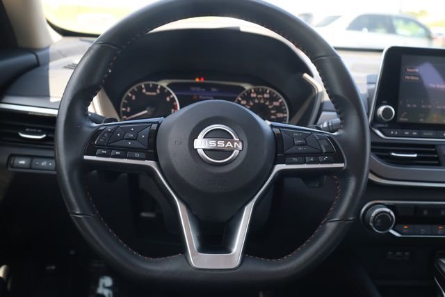 Used 2025 Nissan Altima 2.5 SR FWD image 13