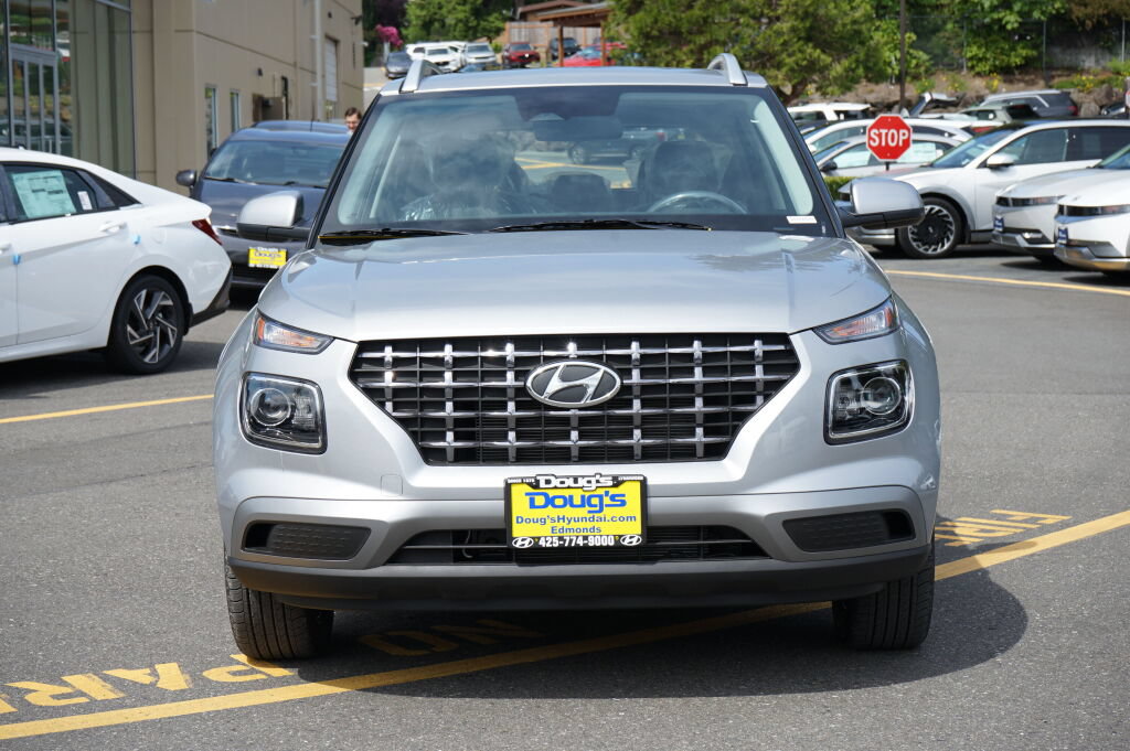 Used 2025 Hyundai Venue SEL FWD image 2