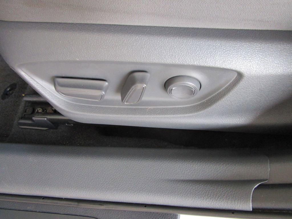 Used 2020 Toyota Camry LE image 17