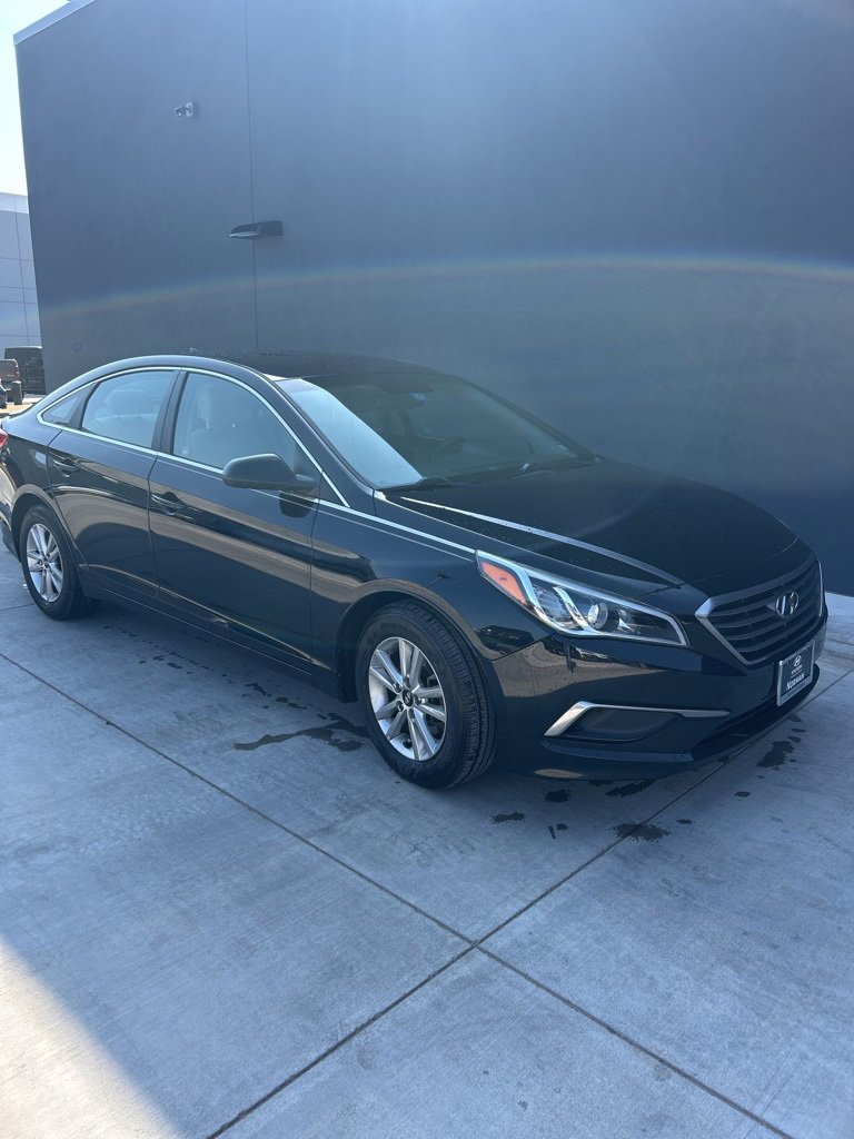 Used 2017 Hyundai Sonata SE image 3