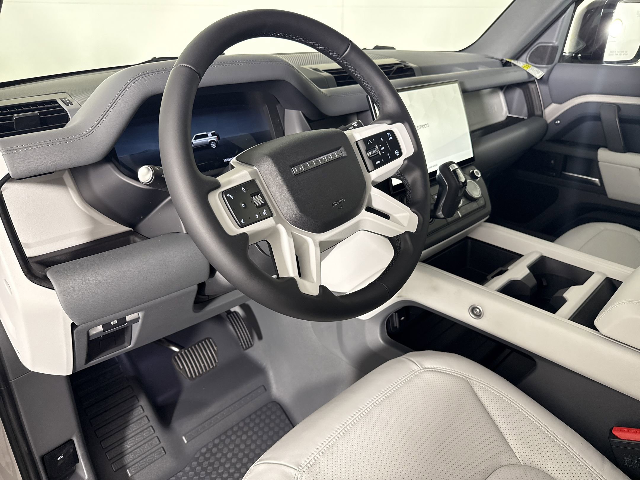 New 2026 Land Rover Defender 110 X-Dynamic SE AWD/4WD image 4