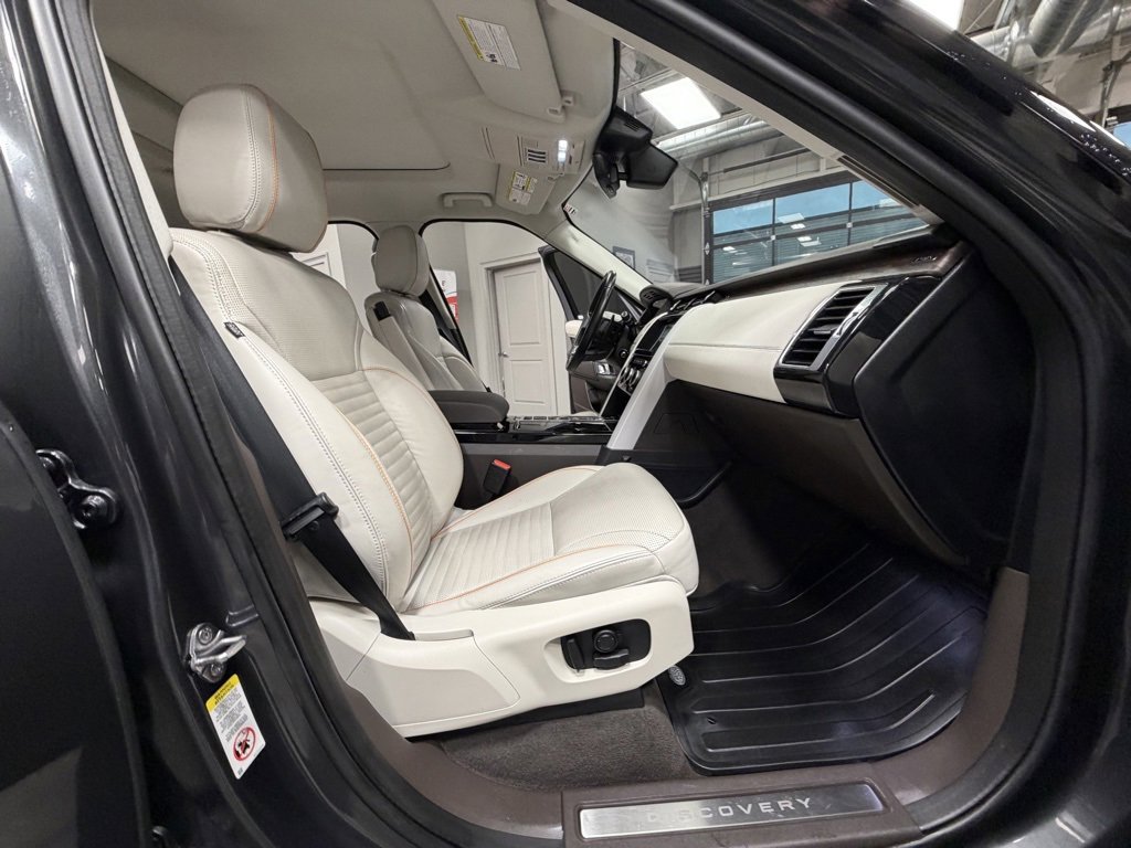 Used 2019 Land Rover Discovery HSE image 47
