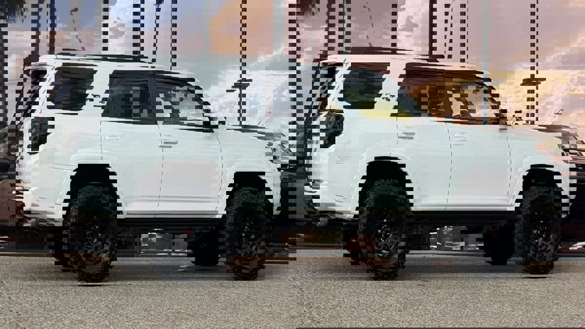 Used 2018 Toyota 4Runner TRD Off-Road Premium AWD/4WD image 12