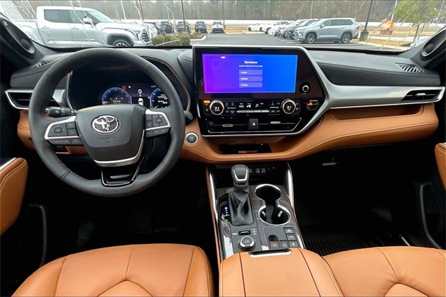 New 2026 Toyota Highlander Platinum image 5