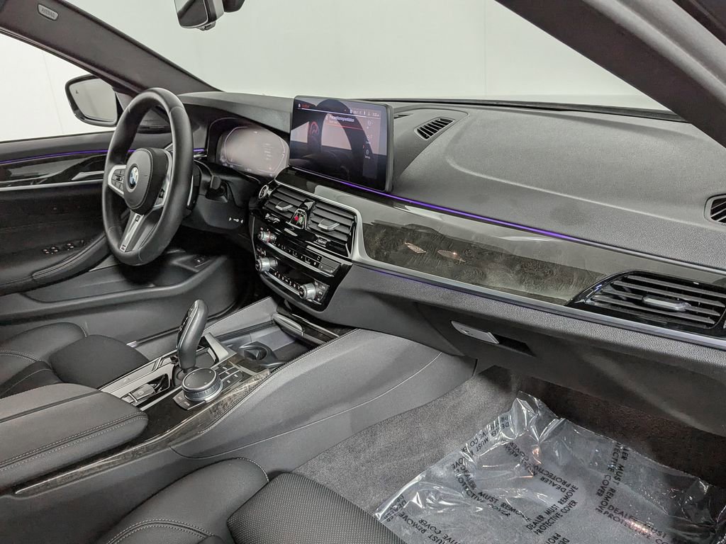 Used 2021 BMW 540i xDrive w/ M Sport Package image 33