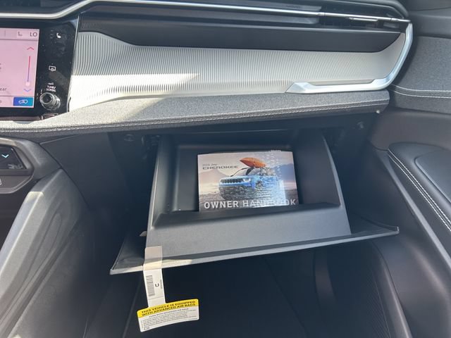 New 2026 Jeep Cherokee Laredo AWD/4WD image 2