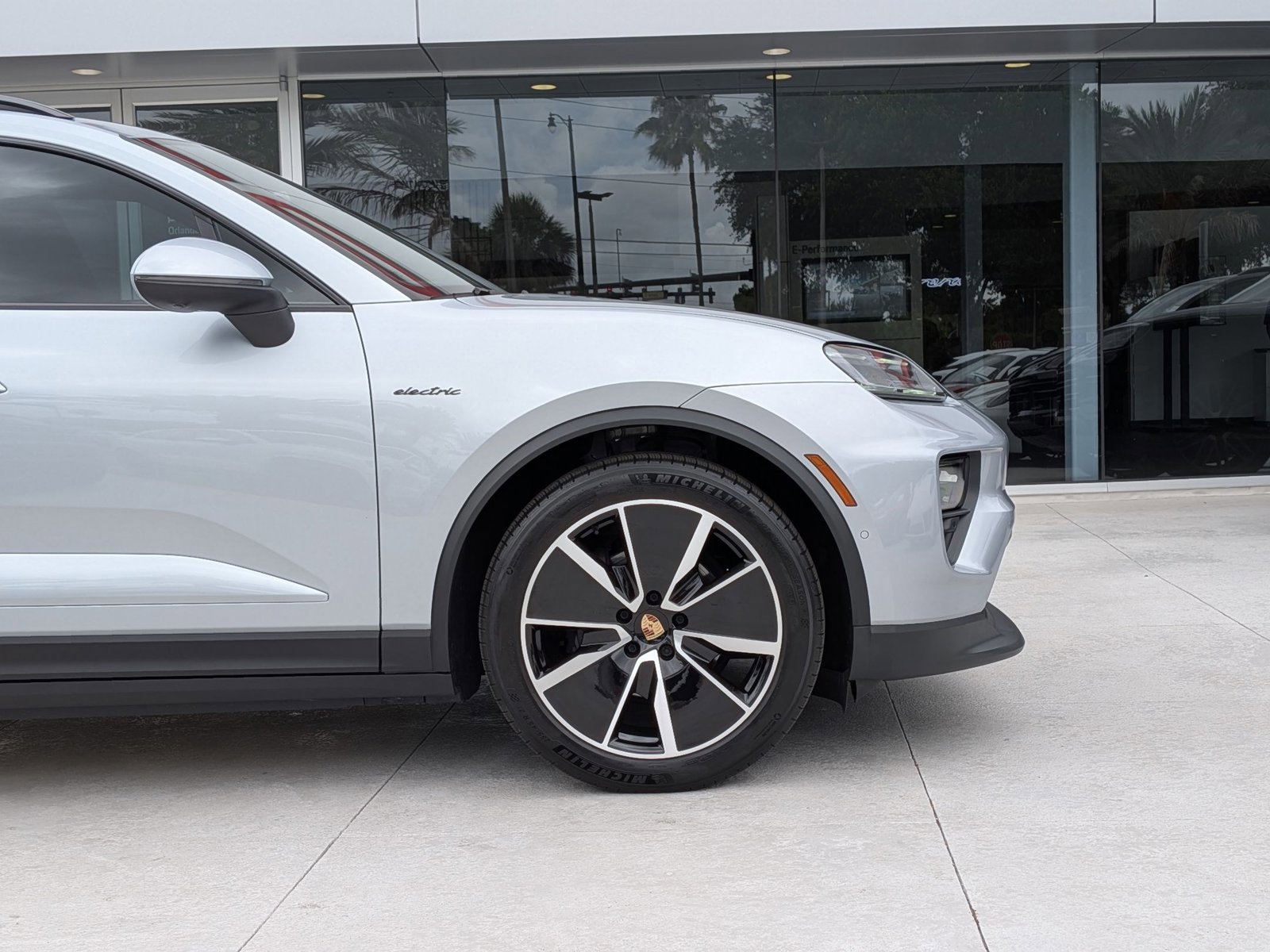 Certified 2025 Porsche Macan Electric RWD image 11