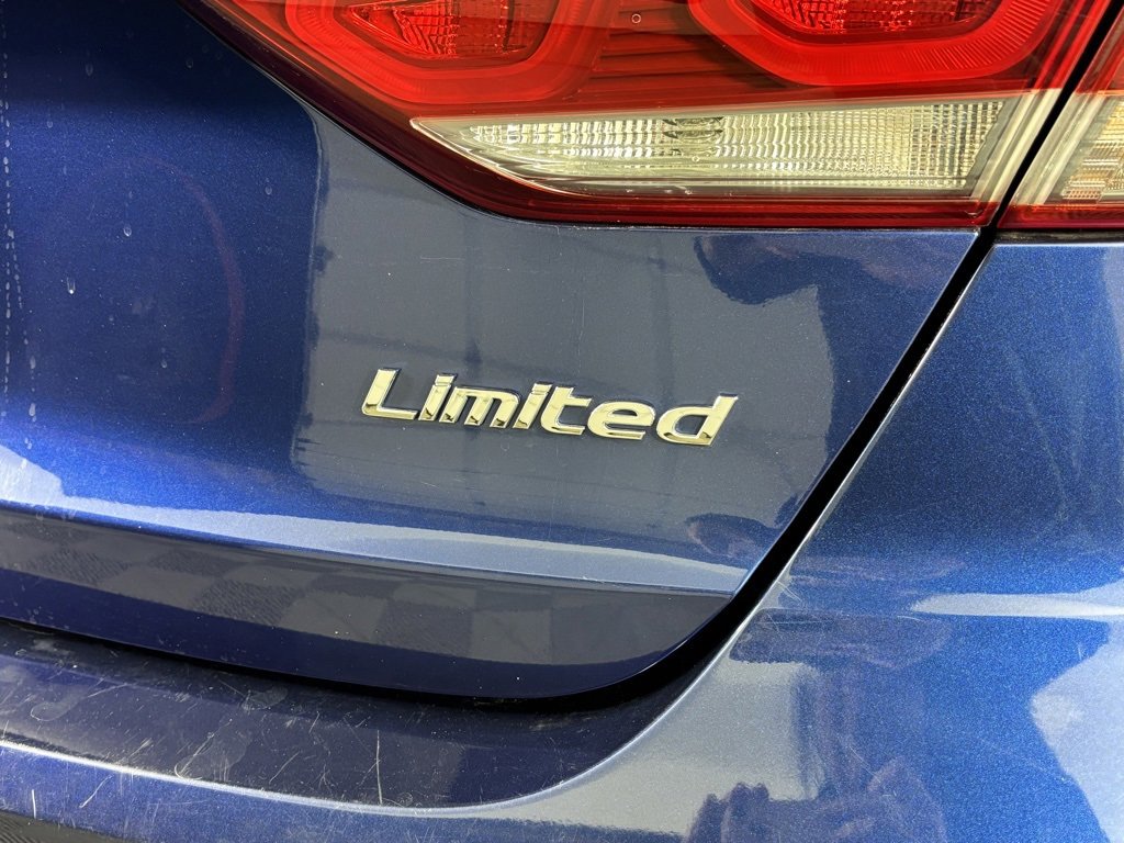 Used 2017 Hyundai Elantra Limited w/ Limited Tech Package 04 image 10