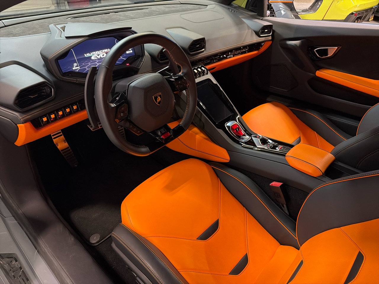 Used 2022 Lamborghini Huracan EVO image 14