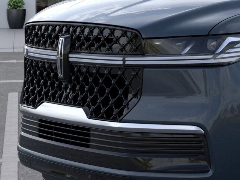 New 2026 Lincoln Navigator Reserve w/ Jet Appearance Package image 17