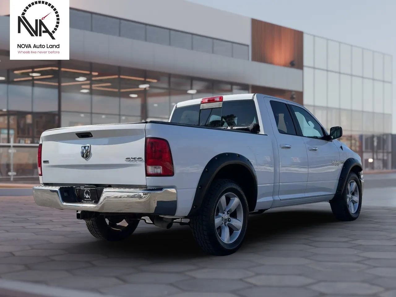 Used 2017 RAM 1500 Classic SLT AWD/4WD image 12