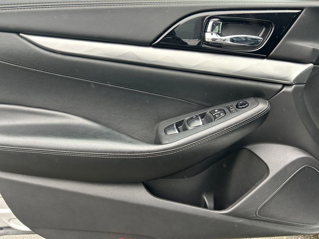 Used 2022 Nissan Maxima SV w/ Floor Mat Group image 22