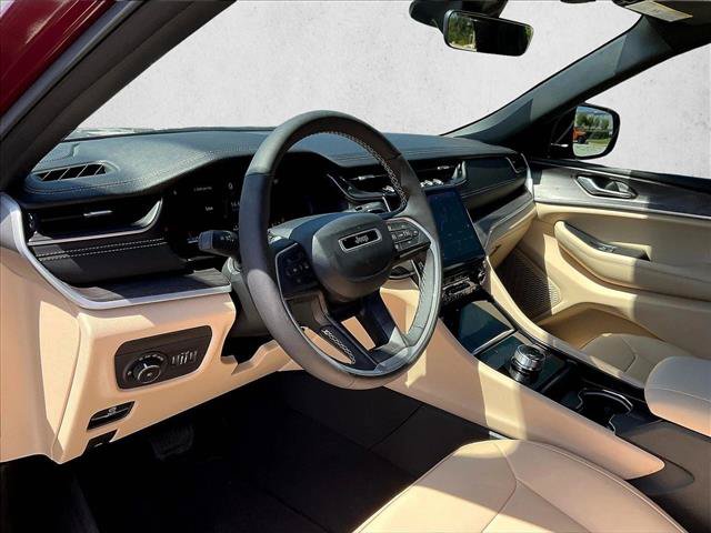 Used 2025 Jeep Grand Cherokee Limited w/ Black Appearance Package RWD image 6