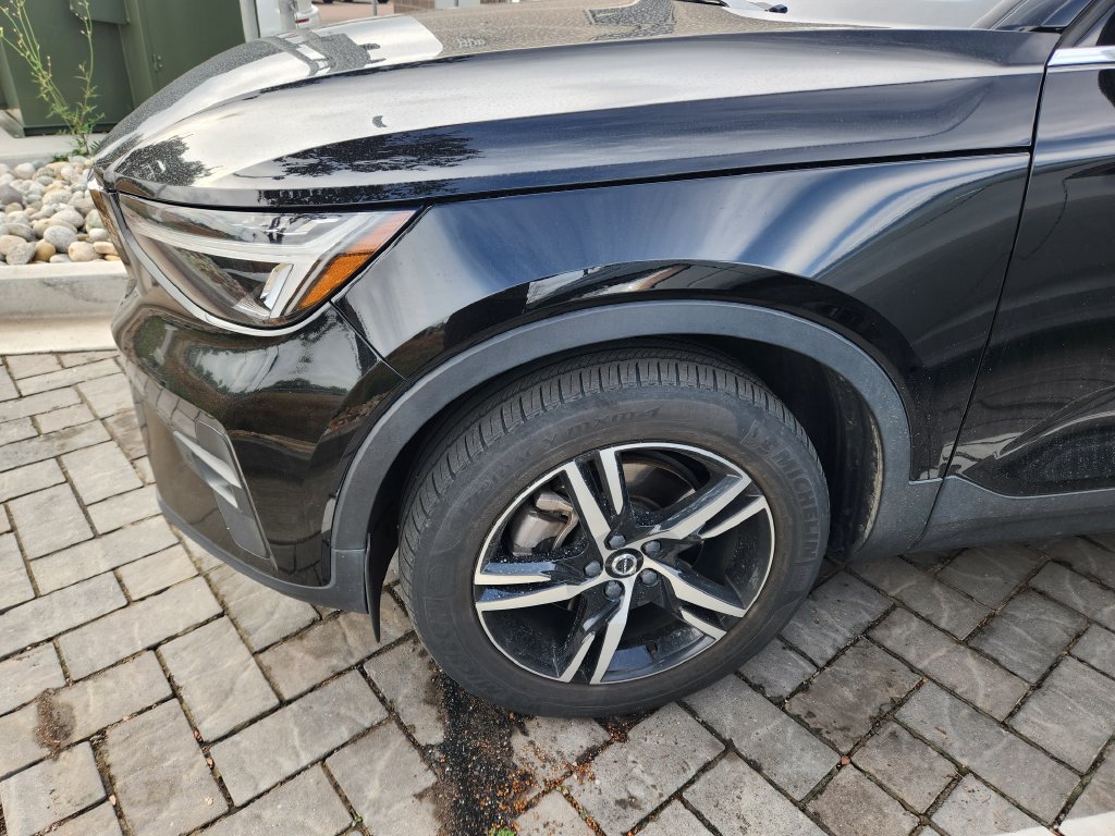 Used 2023 Volvo XC40 B5 Plus AWD/4WD image 6