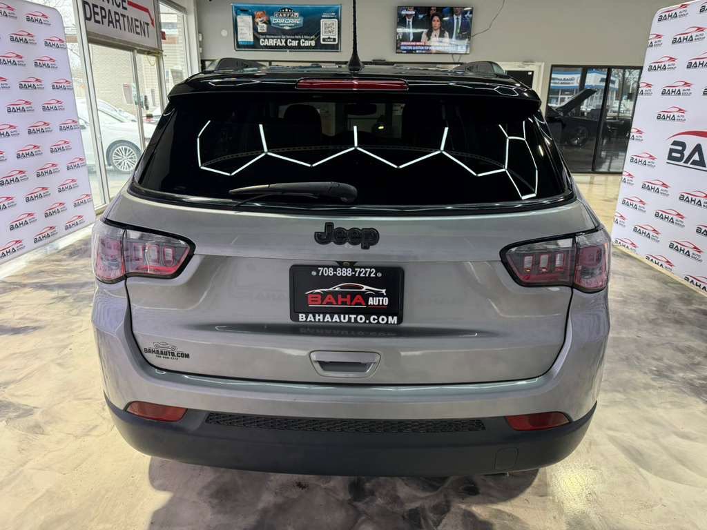 Used 2019 Jeep Compass Latitude FWD image 9