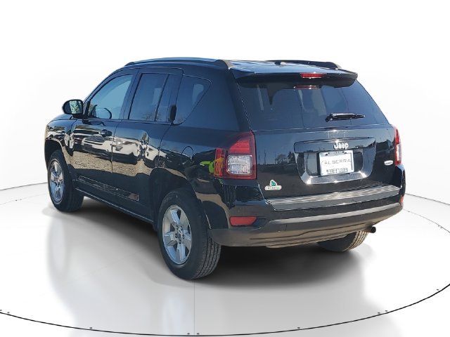 Used 2017 Jeep Compass Latitude FWD image 3