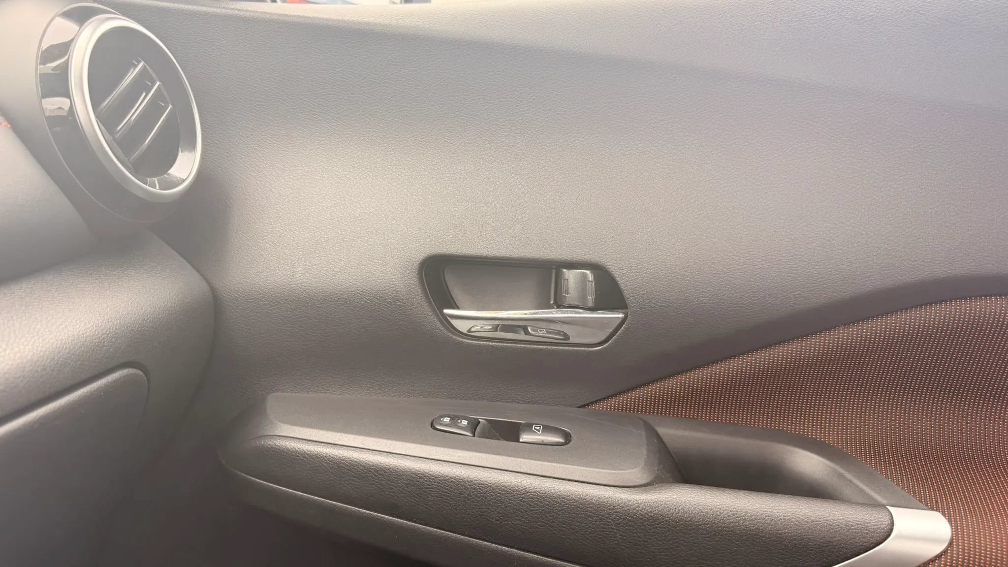Used 2024 Nissan Kicks SR FWD image 25