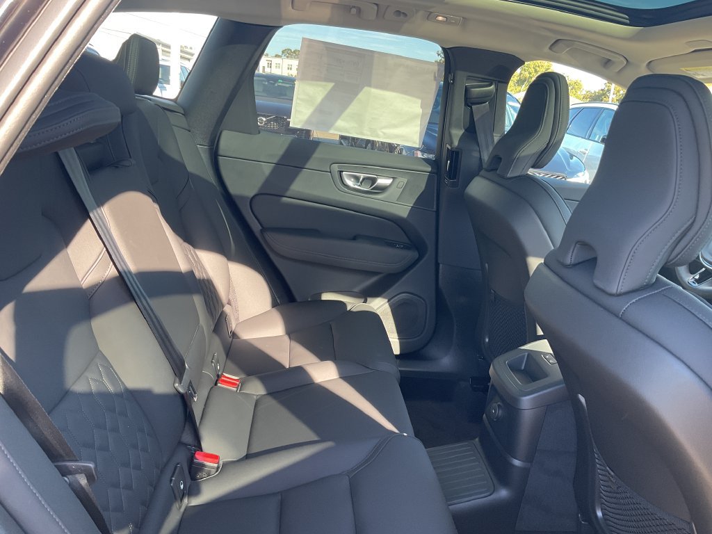 New 2027 Volvo XC60 T8 Plus AWD/4WD image 16