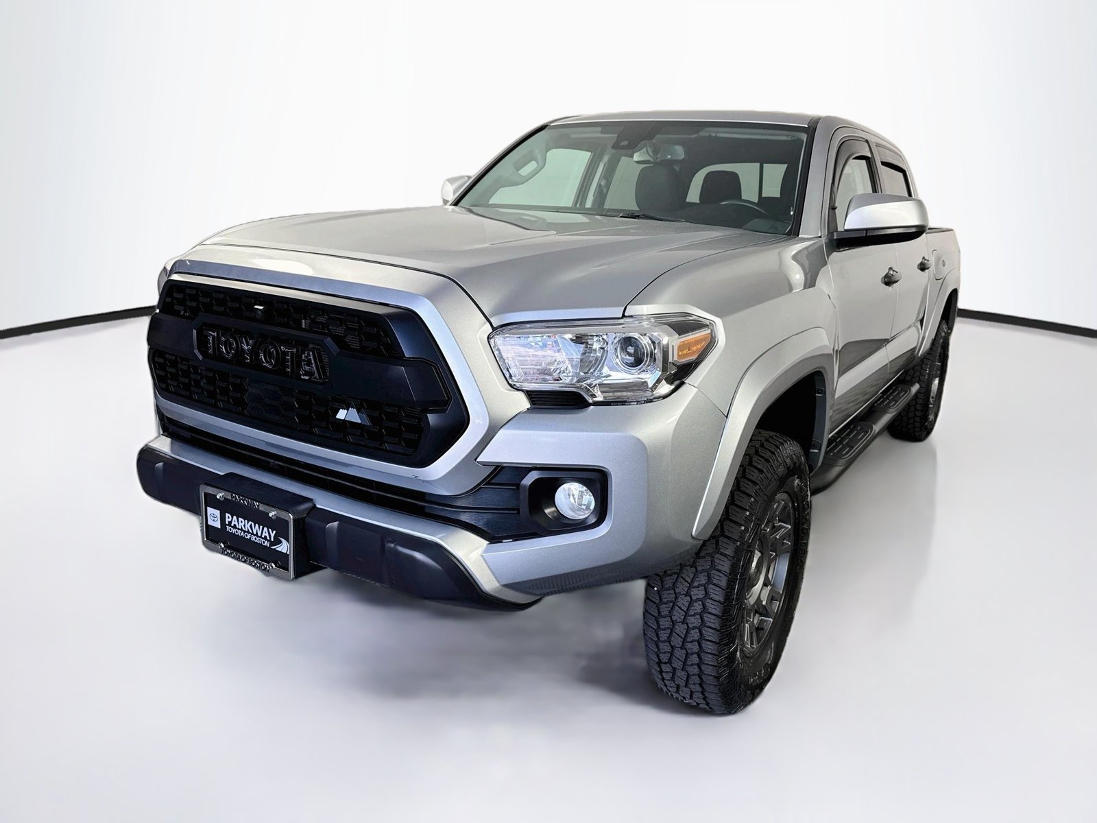 Used 2023 Toyota Tacoma SR5 AWD/4WD image 3