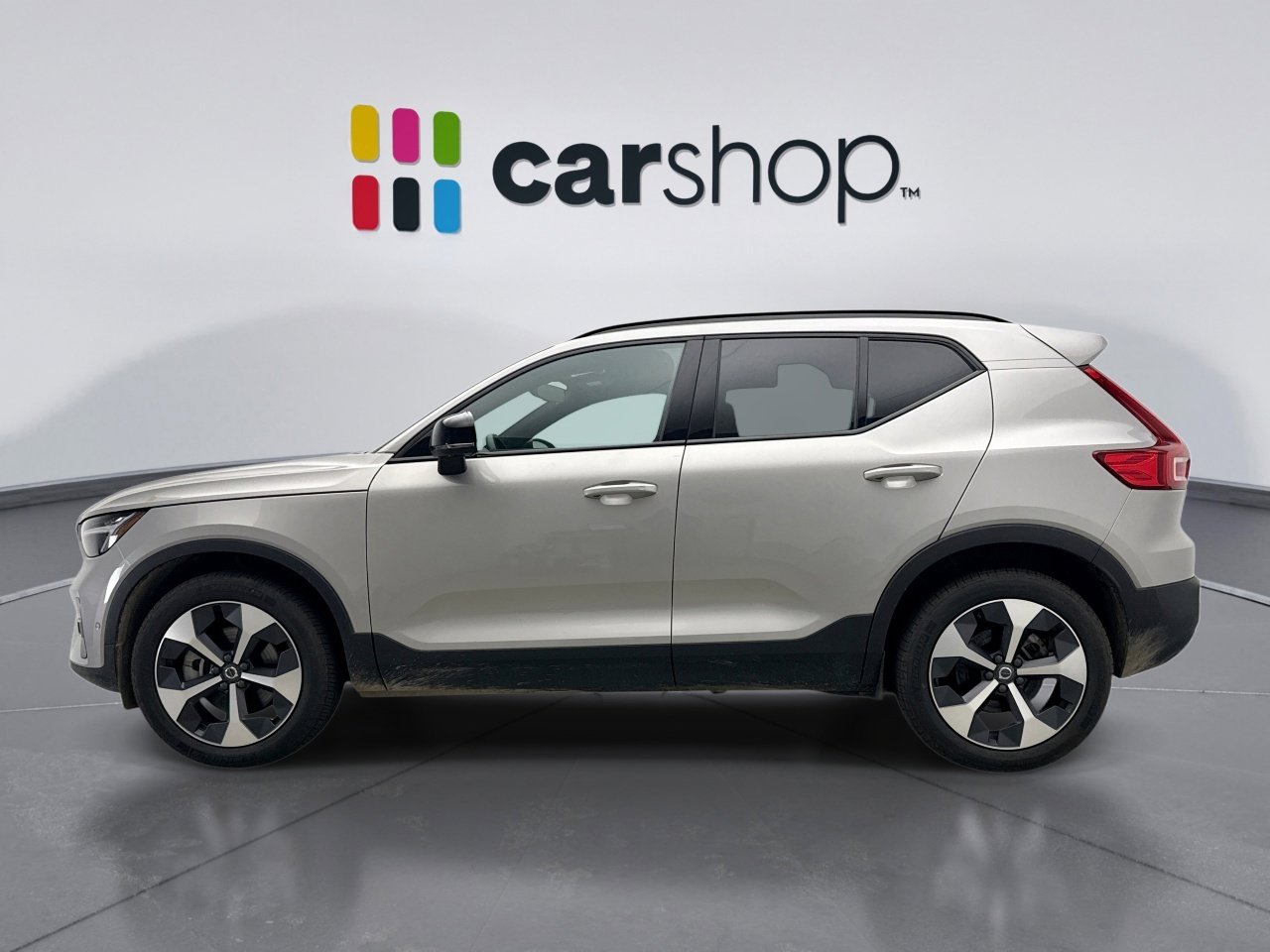 Used 2025 Volvo XC40 B5 Plus AWD/4WD image 2