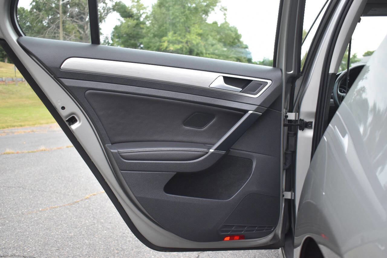 Used 2015 Volkswagen Golf S image 10