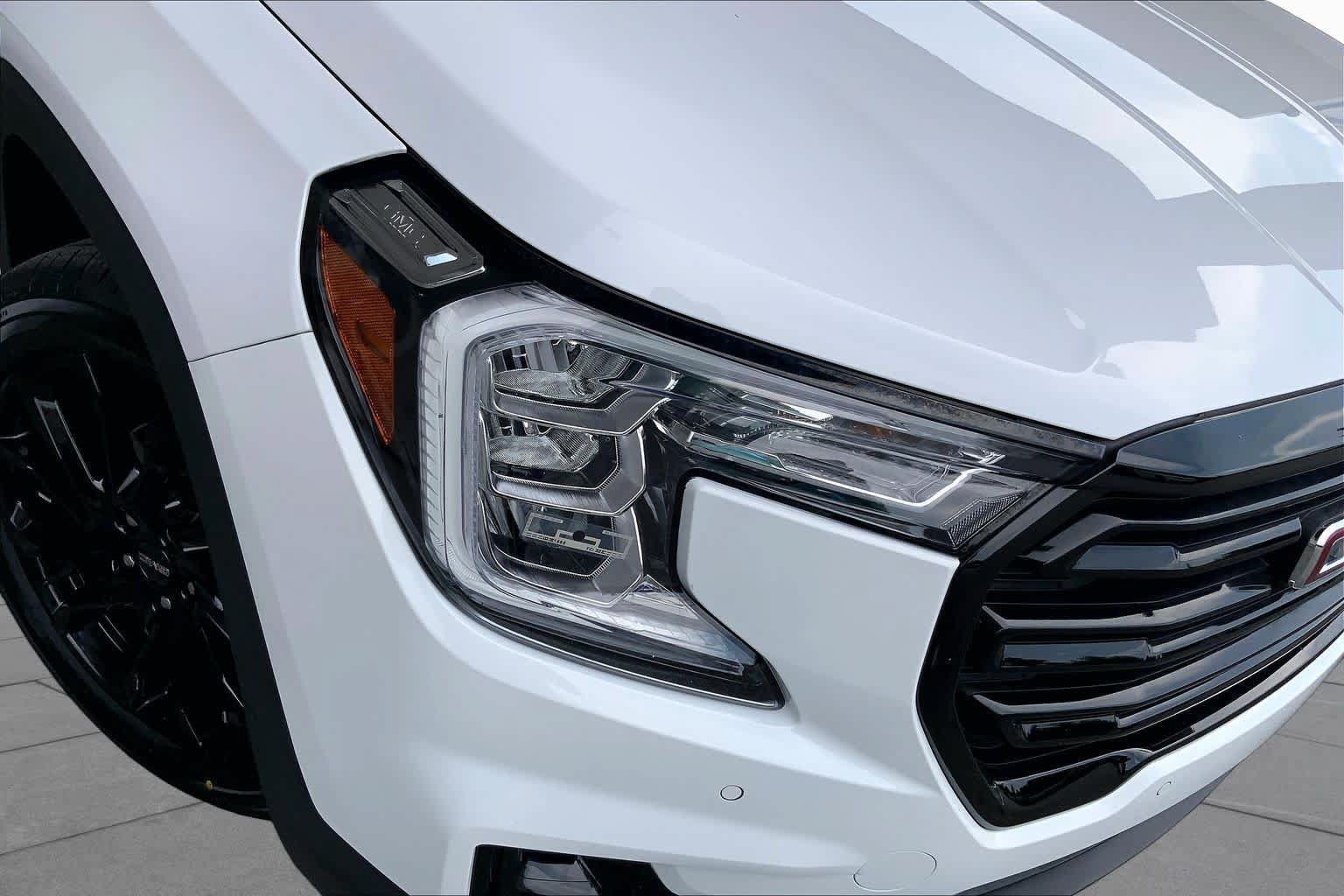 Used 2023 GMC Terrain SLT w/ Tech Package FWD image 27