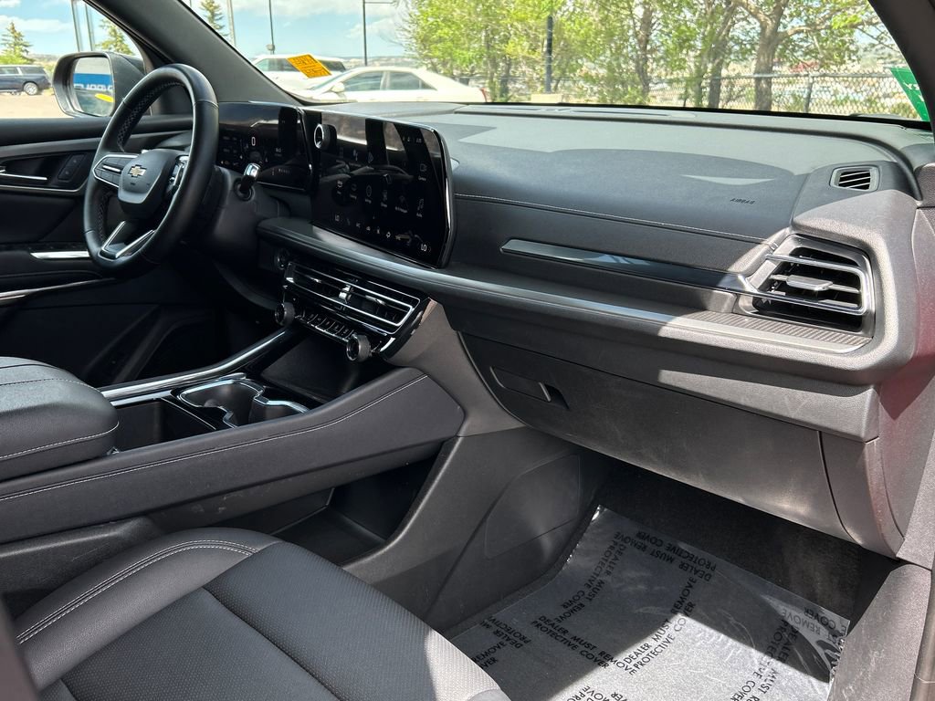 Used 2025 Chevrolet Traverse LT AWD/4WD image 9