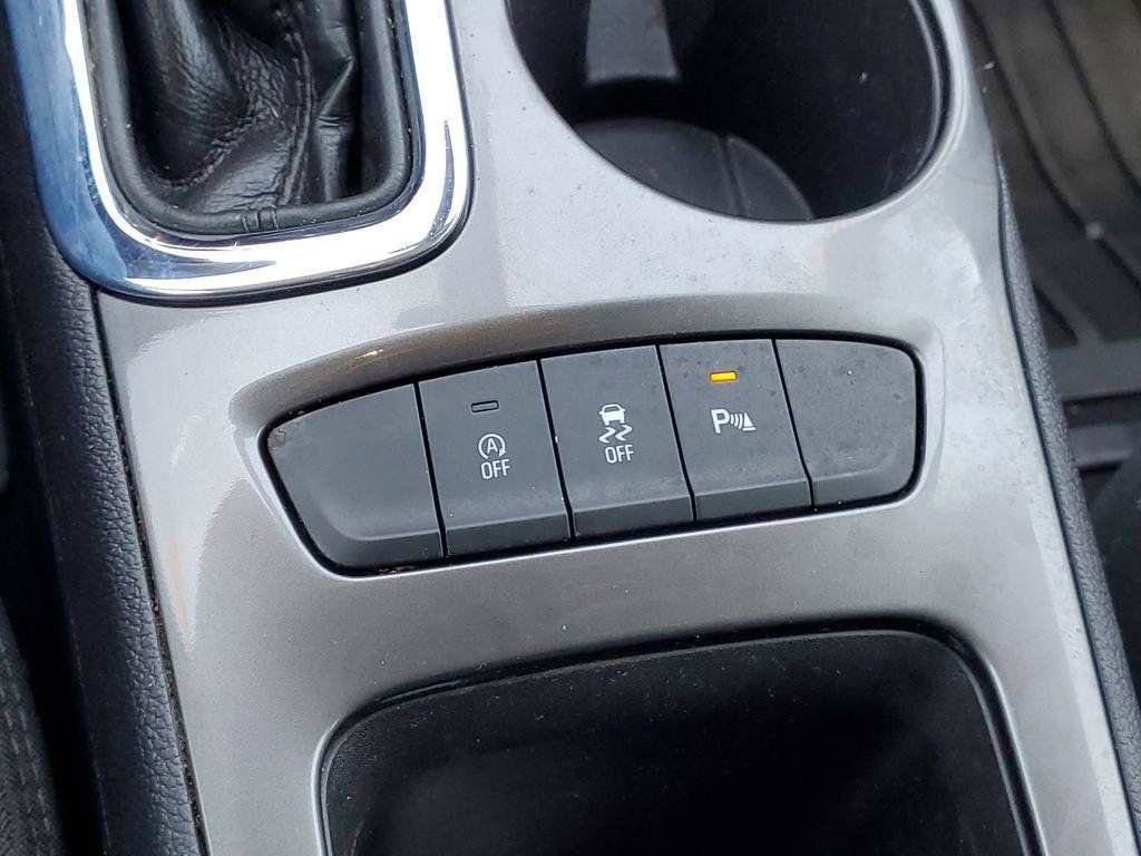 Used 2019 Chevrolet Cruze LT w/ Sun And Sound Package FWD image 19