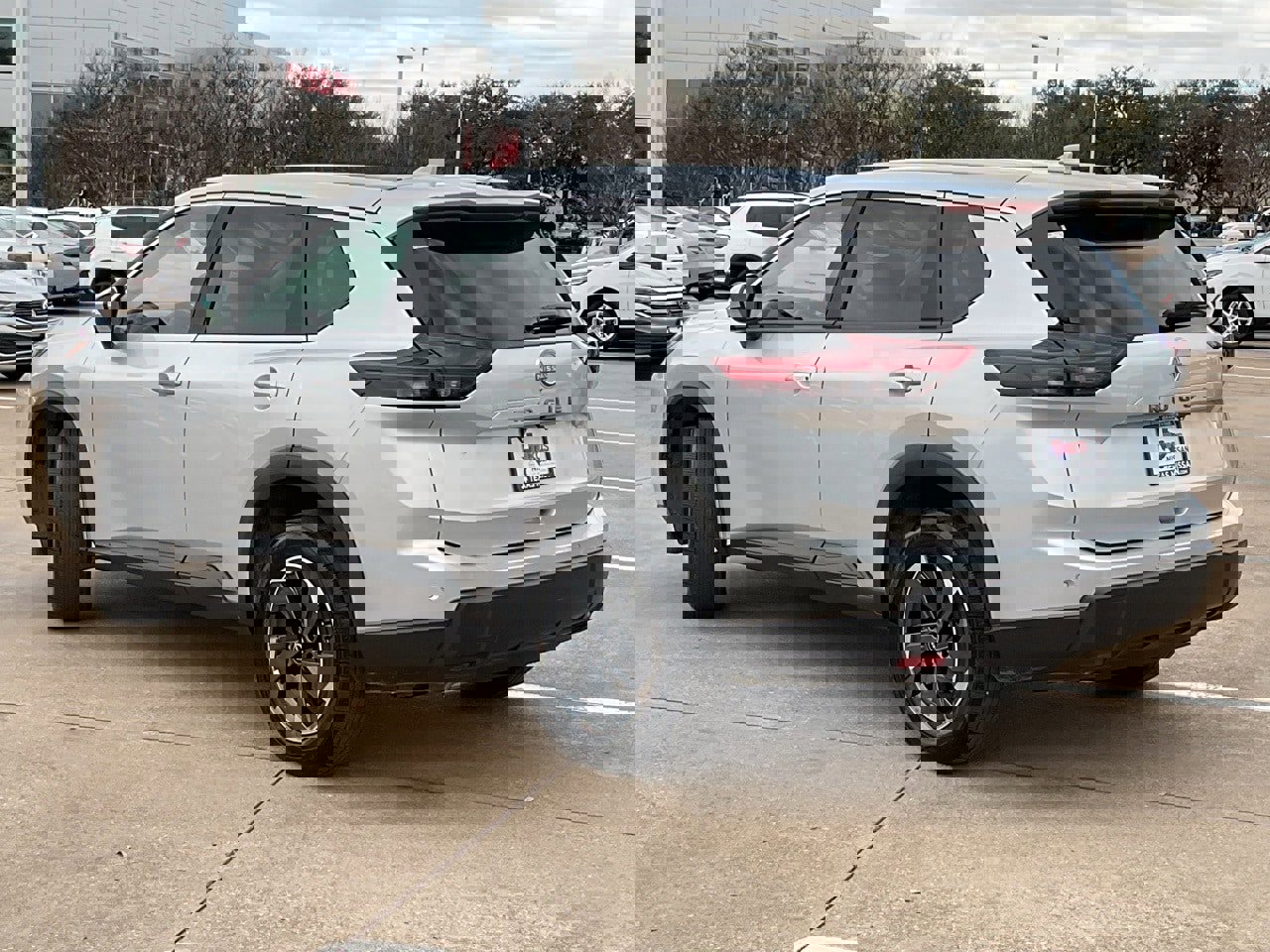 Used 2025 Nissan Rogue SV image 7