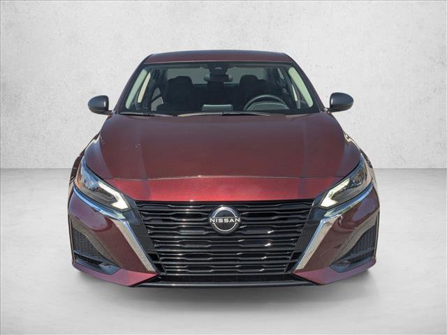 Used 2024 Nissan Altima 2.5 SV image 2