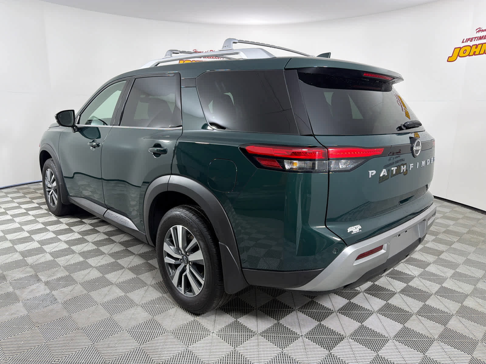 Certified 2025 Nissan Pathfinder SL FWD image 3