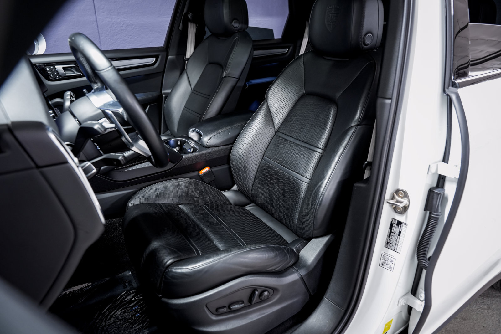 Used 2023 Porsche Cayenne Platinum Edition AWD/4WD image 20