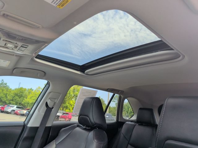 Used 2021 Toyota RAV4 XLE Premium AWD/4WD image 29