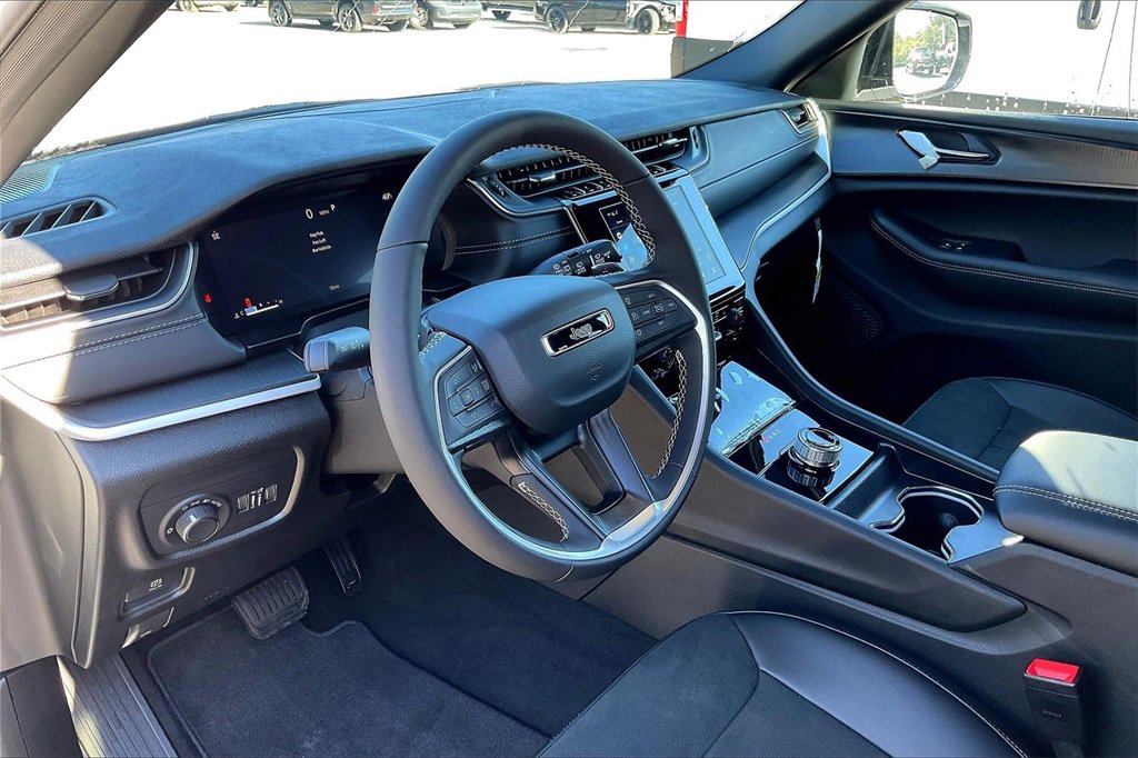 New 2025 Jeep Grand Cherokee L Altitude image 6
