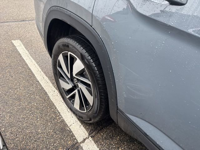 Used 2025 Volkswagen Atlas SE image 4