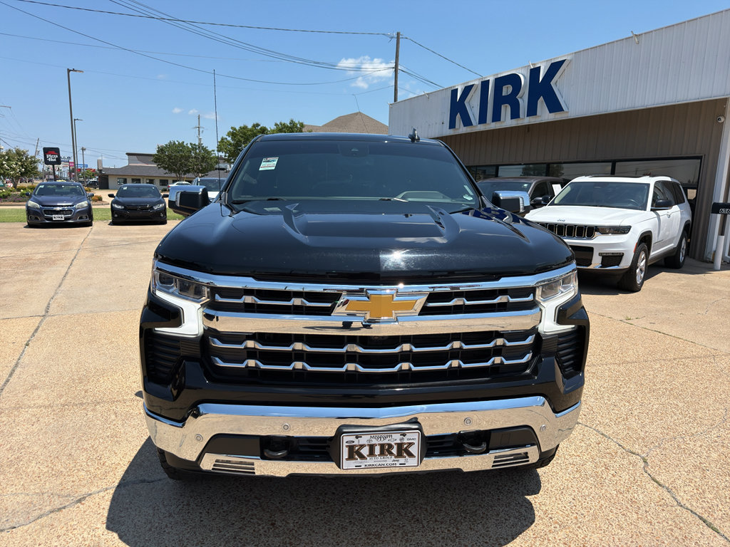 Used 2023 Chevrolet Silverado 1500 LTZ w/ Z71 Off-Road Package AWD/4WD image 8