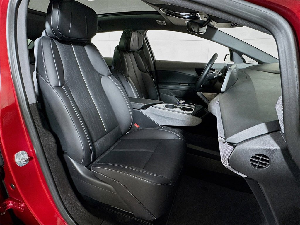 Certified 2025 Cadillac Optiq Luxury 2 image 28