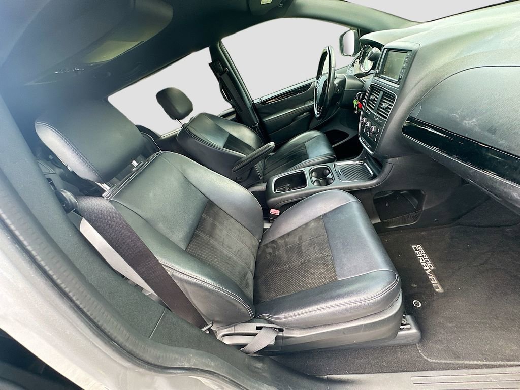 Used 2017 Dodge Grand Caravan SXT w/ Blacktop Package image 28