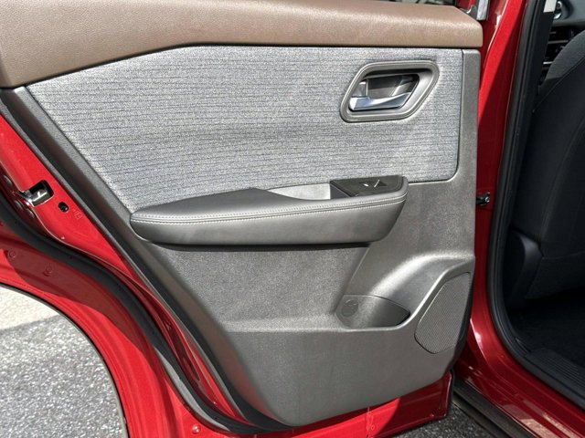 Used 2023 Nissan Rogue SV FWD image 12