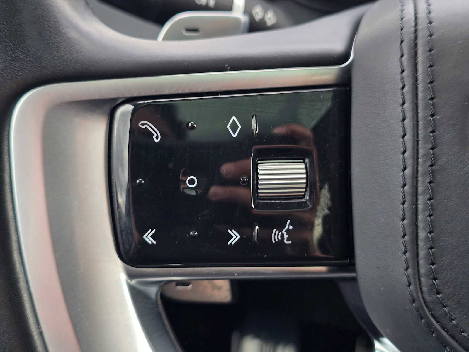 Used 2023 Land Rover Range Rover SE image 32