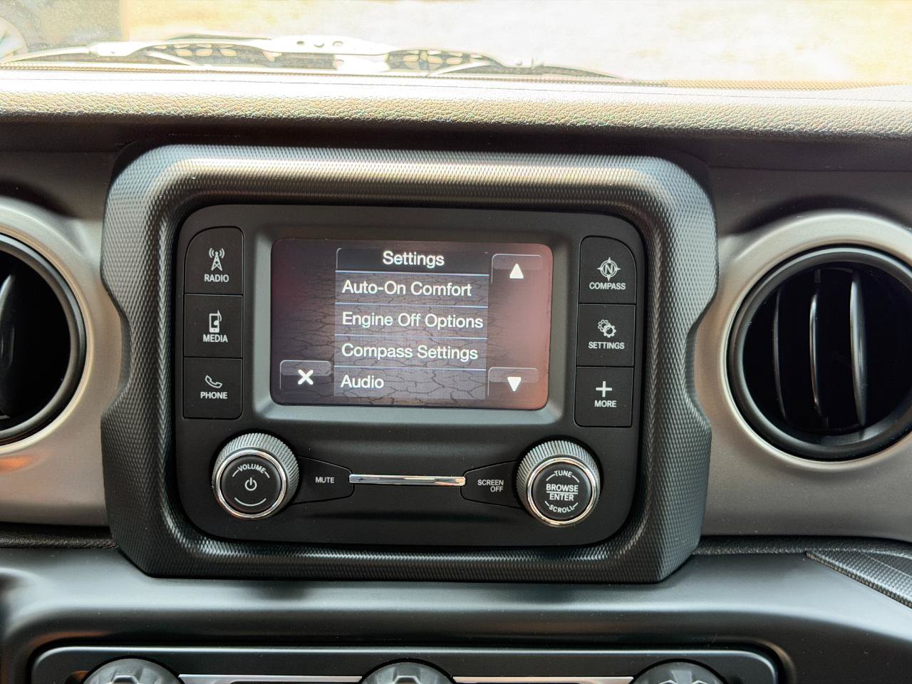 Used 2018 Jeep Wrangler Unlimited Sport S AWD/4WD image 65