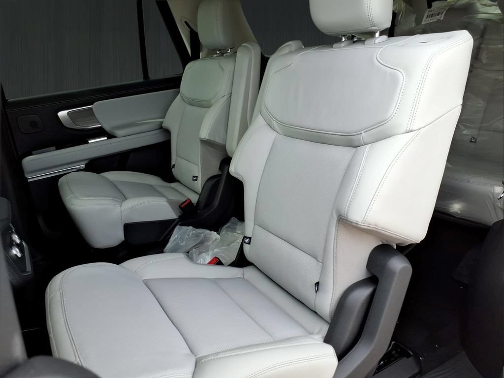 New 2026 Ford Expedition Max Platinum w/ Driver's Package AWD/4WD image 14