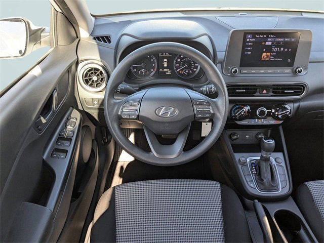 Used 2022 Hyundai Kona SE image 2