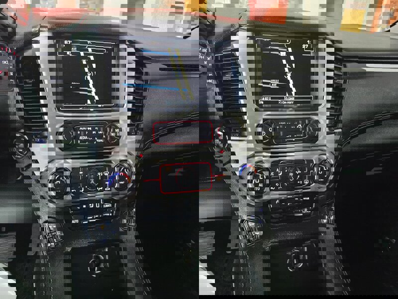 Used 2016 GMC Yukon SLT image 31