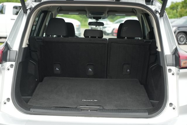 Used 2025 Nissan Rogue SV FWD image 18