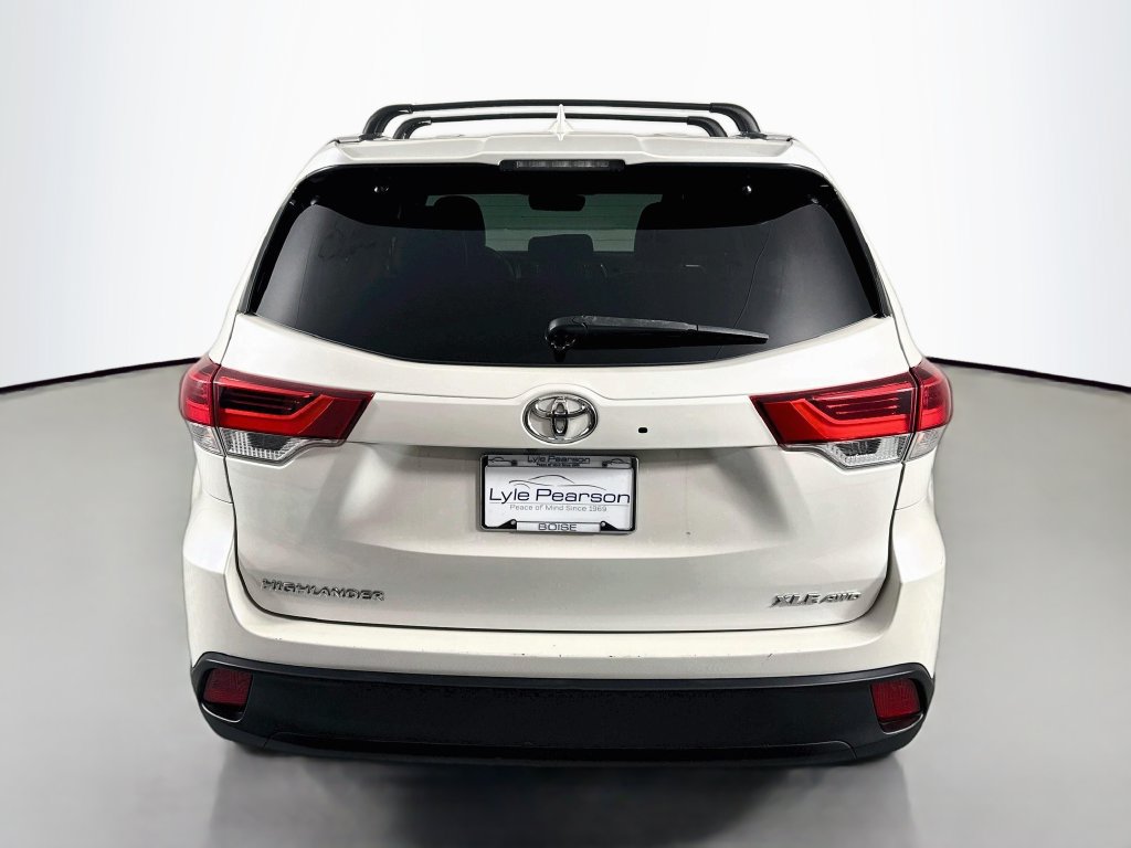 Used 2019 Toyota Highlander XLE AWD/4WD image 10