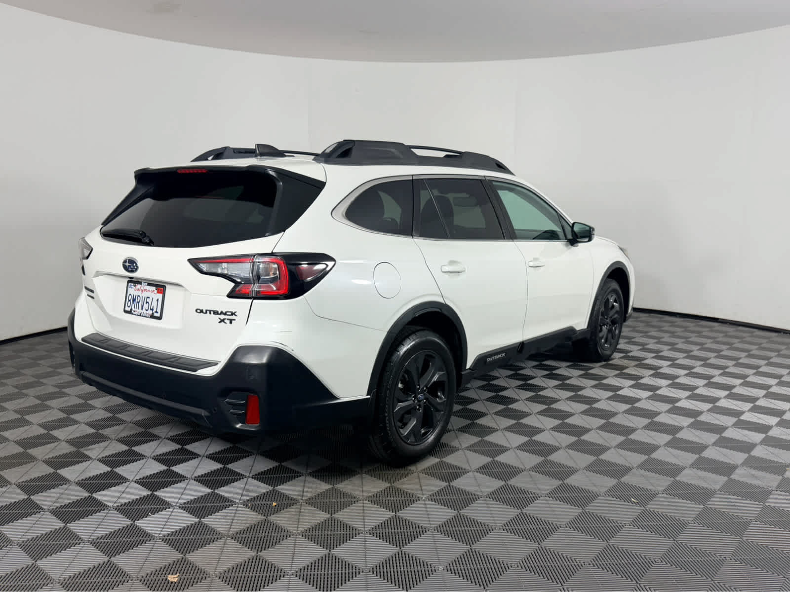 Used 2020 Subaru Outback Onyx Edition XT AWD/4WD image 3