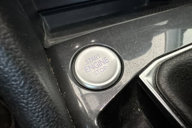 Used 2024 Volkswagen Tiguan SE AWD/4WD image 35