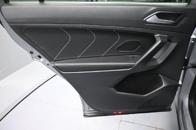 Used 2023 Volkswagen Tiguan SE FWD image 18