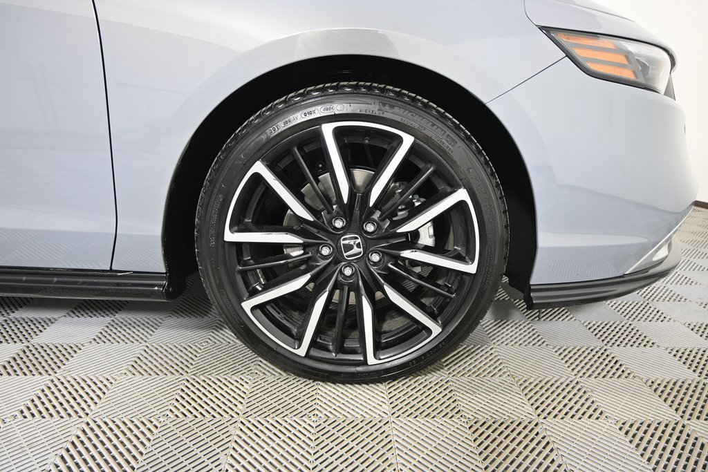 Used 2025 Honda Accord Touring image 11